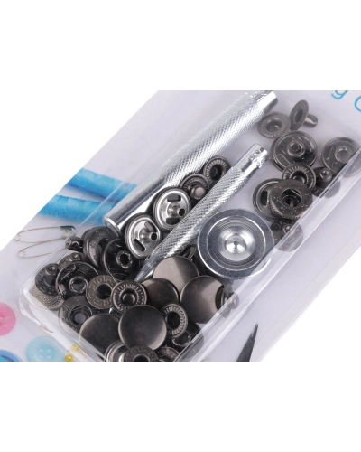 Gombík stláčací Ø15 mm na stredne hrubé látky, s ručným kovovým aplikátorom - 1 sada | Mimib