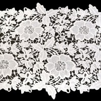 Vyšívaná krajka / běhoun šíře 36 cm off white 1m